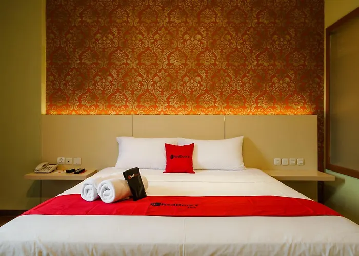 Reddoorz Plus Near Dunia Fantasi Ancol