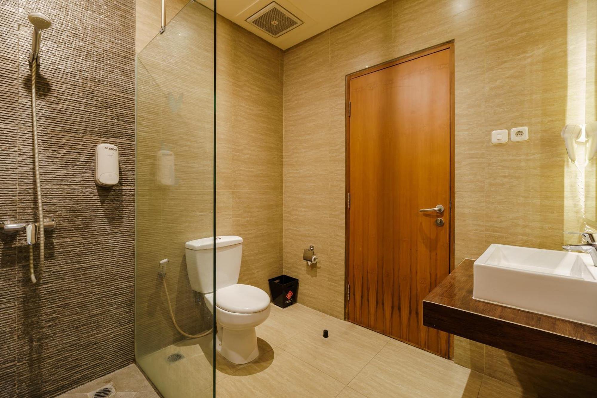 Reddoorz Near Dunia Fantasi Ancol Hotel 3*